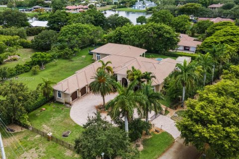 Villa ou maison à vendre à Coral Springs, Floride: 5 chambres, 580.27 m2 № 1235368 - photo 3