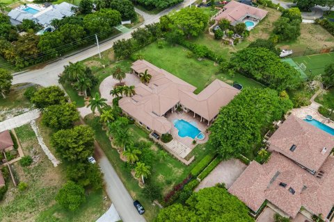 Villa ou maison à vendre à Coral Springs, Floride: 5 chambres, 580.27 m2 № 1235368 - photo 2