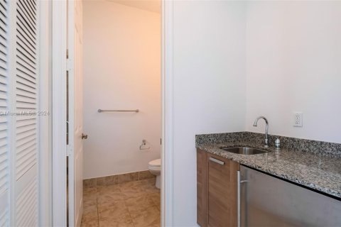 Townhouse in Doral, Florida 3 bedrooms, 226.5 sq.m. № 1404241 - photo 27