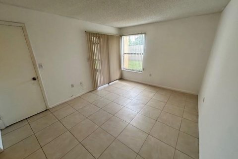 Condo in Miramar, Florida, 1 bedroom  № 1117852 - photo 2