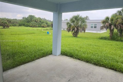 Villa ou maison à vendre à Port Charlotte, Floride: 3 chambres, 142.51 m2 № 1367492 - photo 5