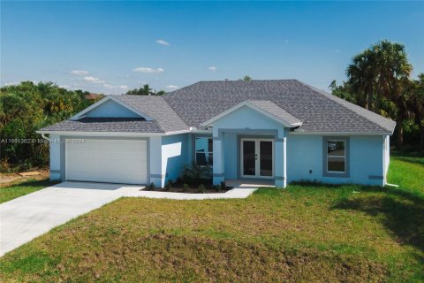 House in Port Charlotte, Florida 3 bedrooms, 142.51 sq.m. № 1367492 - photo 1