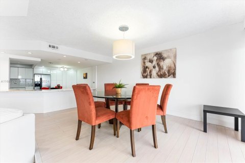 Condominio en alquiler en Miami, Florida, 2 dormitorios, 181.16 m2 № 1367449 - foto 7