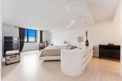 Copropriété à louer à Miami, Floride: 2 chambres, 181.16 m2 № 1367449 - photo 15