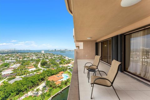 Condo in Miami, Florida, 2 bedrooms  № 1367449 - photo 14