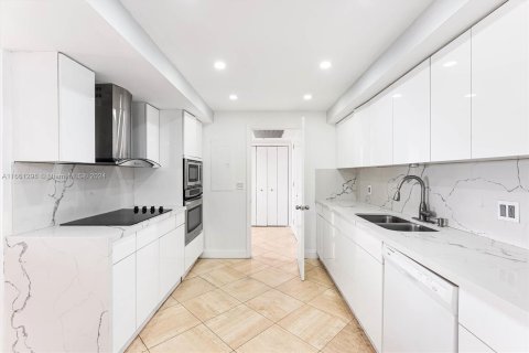 Copropriété à louer à Miami, Floride: 2 chambres, 181.16 m2 № 1367449 - photo 12