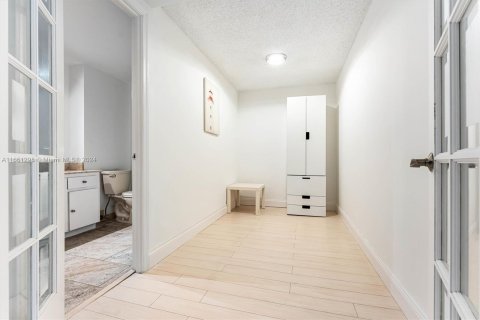 Condominio en alquiler en Miami, Florida, 2 dormitorios, 181.16 m2 № 1367449 - foto 22