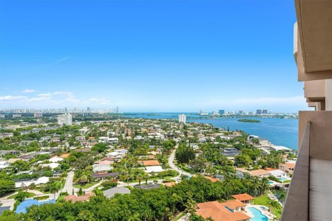 Condominio en alquiler en Miami, Florida, 2 dormitorios, 181.16 m2 № 1367449 - foto 2