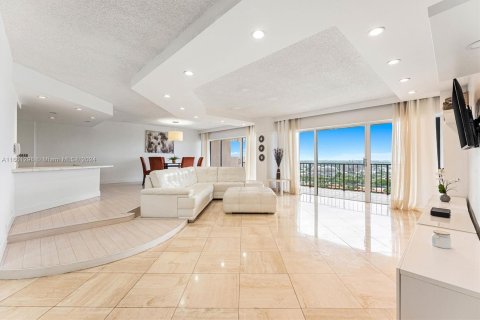 Condominio en alquiler en Miami, Florida, 2 dormitorios, 181.16 m2 № 1367449 - foto 4