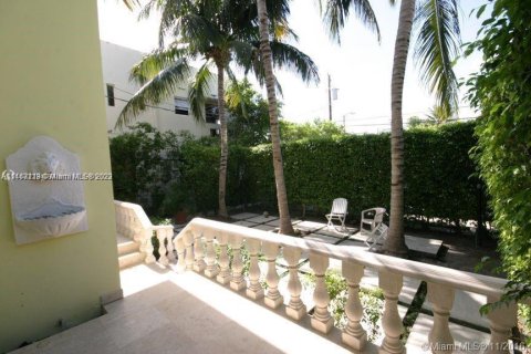 Купить коммерческую недвижимость в Майами-Бич, Флорида 456.06м2, № 749908 - фото 9