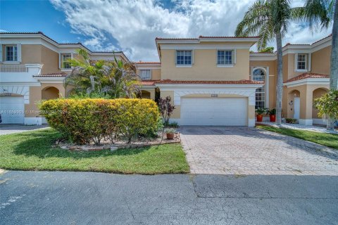 Adosado en venta en Miami, Florida, 4 dormitorios, 180.51 m2 № 1365408 - foto 1