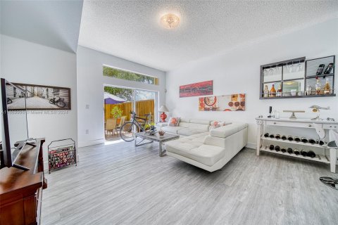 Adosado en venta en Miami, Florida, 4 dormitorios, 180.51 m2 № 1365408 - foto 19