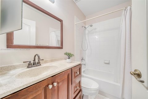 Adosado en venta en Miami, Florida, 4 dormitorios, 180.51 m2 № 1365408 - foto 25