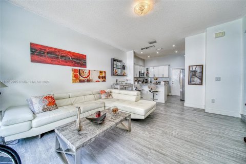 Touwnhouse à vendre à Miami, Floride: 4 chambres, 180.51 m2 № 1365408 - photo 20