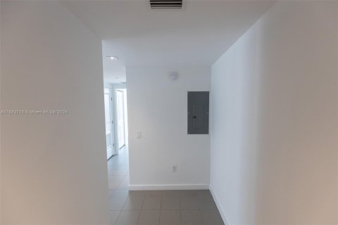 Condo in Miami, Florida, 2 bedrooms  № 1365477 - photo 19