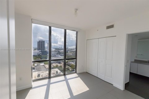 Condo in Miami, Florida, 2 bedrooms  № 1365477 - photo 8