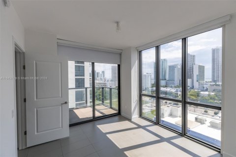 Condo in Miami, Florida, 2 bedrooms  № 1365477 - photo 9