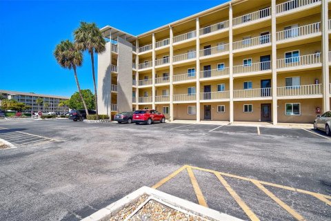 Condo in Bradenton, Florida, 2 bedrooms  № 1384867 - photo 5