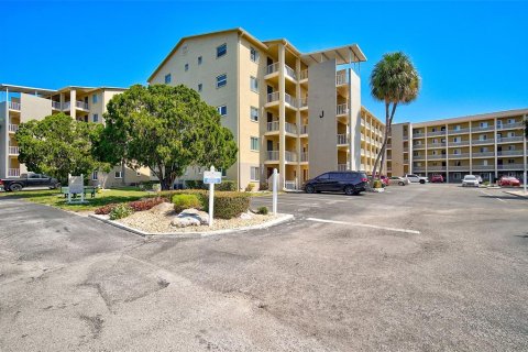 Condo in Bradenton, Florida, 2 bedrooms  № 1384867 - photo 3