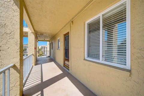 Condo in Bradenton, Florida, 2 bedrooms  № 1384867 - photo 6