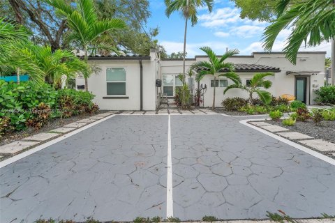 House in Miami, Florida 5 bedrooms, 208.01 sq.m. № 1380134 - photo 3