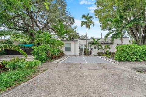 Villa ou maison à vendre à Miami, Floride: 5 chambres, 208.01 m2 № 1380134 - photo 2