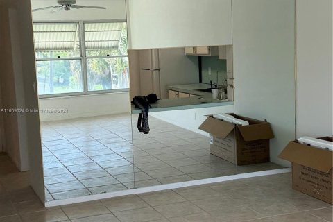 Condo in Miami, Florida, 1 bedroom  № 1385959 - photo 6