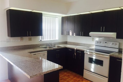 Adosado en venta en North Lauderdale, Florida, 2 dormitorios, 142.14 m2 № 1386011 - foto 2