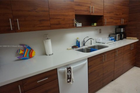 Condo in Key Biscayne, Florida, 2 bedrooms  № 1386010 - photo 10