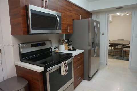 Condo in Key Biscayne, Florida, 2 bedrooms  № 1386010 - photo 12