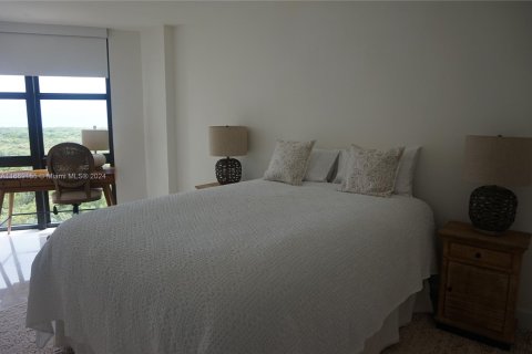 Condo in Key Biscayne, Florida, 2 bedrooms  № 1386010 - photo 23