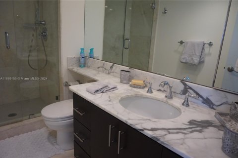 Condo in Key Biscayne, Florida, 2 bedrooms  № 1386010 - photo 24