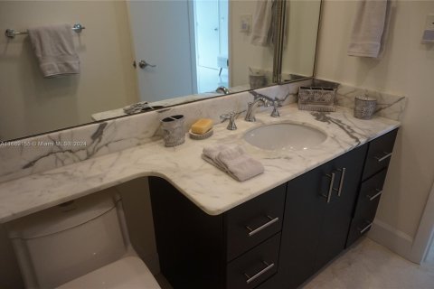 Condo in Key Biscayne, Florida, 2 bedrooms  № 1386010 - photo 25