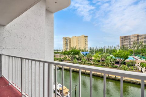 Condo in Miami, Florida, 1 bedroom  № 1385956 - photo 22