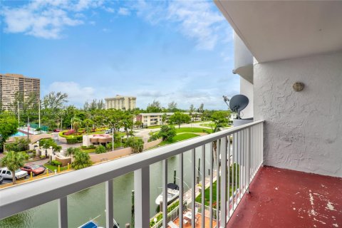 Condo in Miami, Florida, 1 bedroom  № 1385956 - photo 23