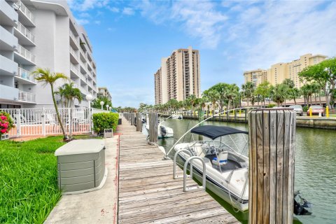 Condo in Miami, Florida, 1 bedroom  № 1385956 - photo 28