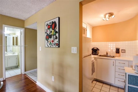 Condo in Miami, Florida, 1 bedroom  № 1385956 - photo 19