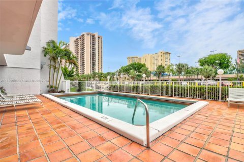 Condo in Miami, Florida, 1 bedroom  № 1385956 - photo 26