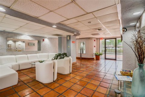 Condo in Miami, Florida, 1 bedroom  № 1385956 - photo 25