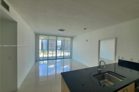 Condominio en alquiler en Miami, Florida, 2 dormitorios, 99.96 m2 № 1385958 - foto 2