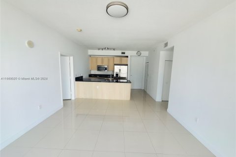 Condominio en alquiler en Miami, Florida, 2 dormitorios, 99.96 m2 № 1385958 - foto 3