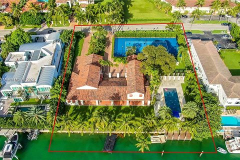 Villa ou maison à vendre à Bal Harbour, Floride: 4 chambres, 547.57 m2 № 909726 - photo 1