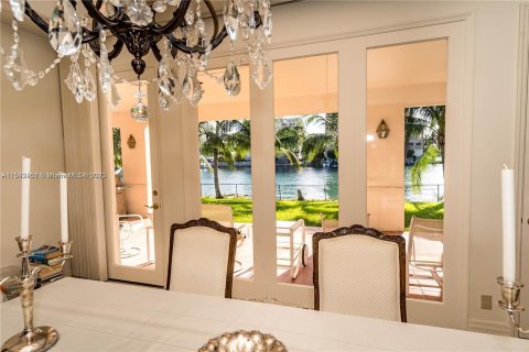 Casa en venta en Bal Harbour, Florida, 4 dormitorios, 547.57 m2 № 909726 - foto 17