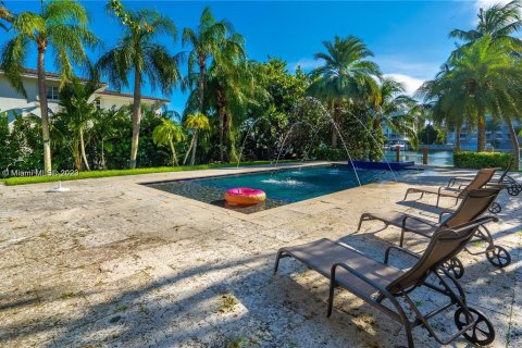 Casa en venta en Bal Harbour, Florida, 4 dormitorios, 547.57 m2 № 909726 - foto 19