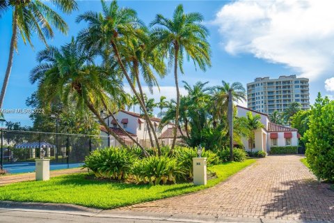 Villa ou maison à vendre à Bal Harbour, Floride: 4 chambres, 547.57 m2 № 909726 - photo 7