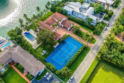 Villa ou maison à vendre à Bal Harbour, Floride: 4 chambres, 547.57 m2 № 909726 - photo 9