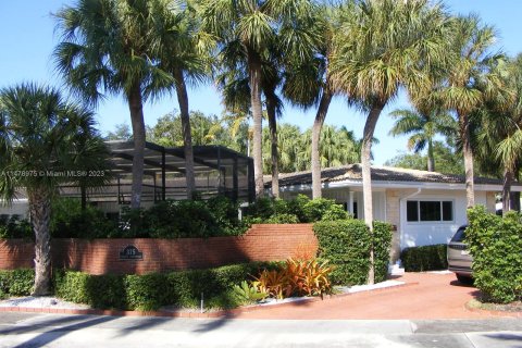 Villa ou maison à vendre à Miami Shores, Floride: 4 chambres, 278.15 m2 № 812791 - photo 2