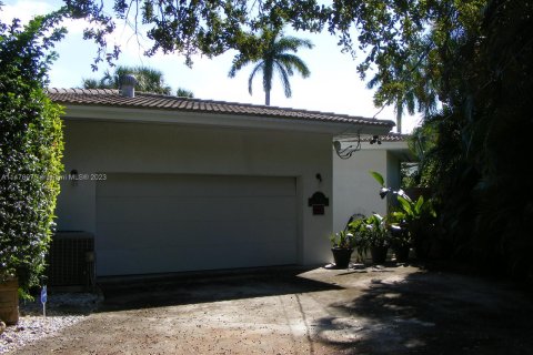 House in Miami Shores, Florida 4 bedrooms, 278.15 sq.m. № 812791 - photo 4