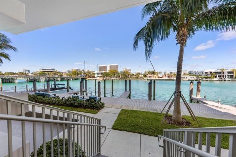 Condominio en venta en Bay Harbor Islands, Florida, 3 dormitorios, 194.07 m2 № 1128288 - foto 11