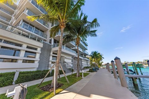Condominio en venta en Bay Harbor Islands, Florida, 3 dormitorios, 194.07 m2 № 1128288 - foto 12